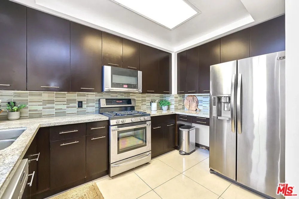 520 S Kingsley Drive #PH3 Los Angeles, CA 90020
