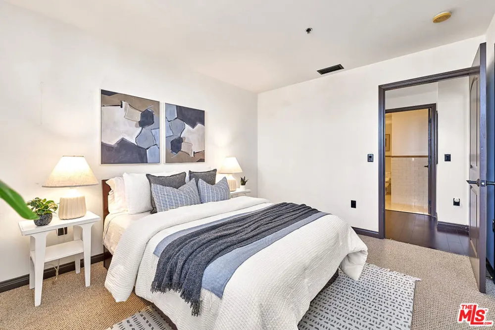 520 S Kingsley Drive #PH3 Los Angeles, CA 90020
