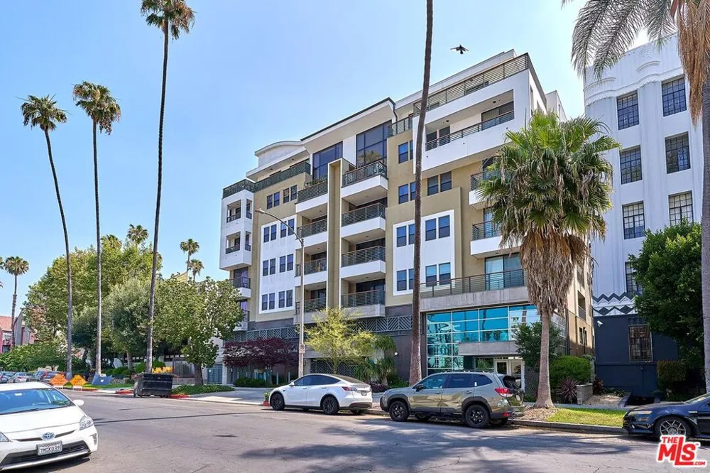 520 S Kingsley Drive #PH3 Los Angeles, CA 90020