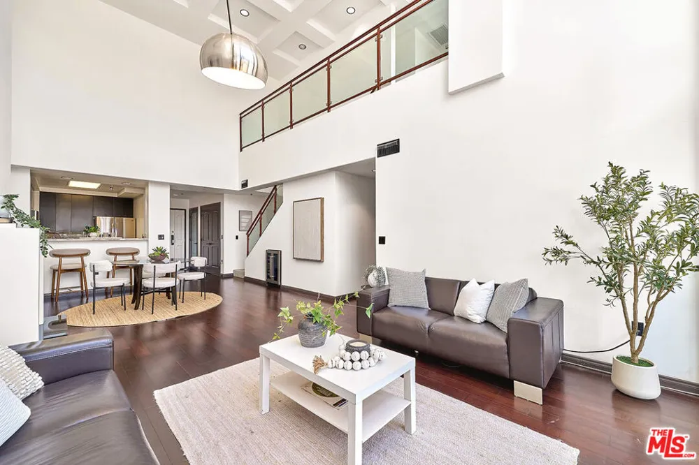 520 S Kingsley Drive #PH3 Los Angeles, CA 90020