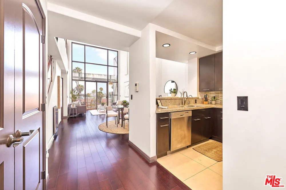 520 S Kingsley Drive #PH3 Los Angeles, CA 90020