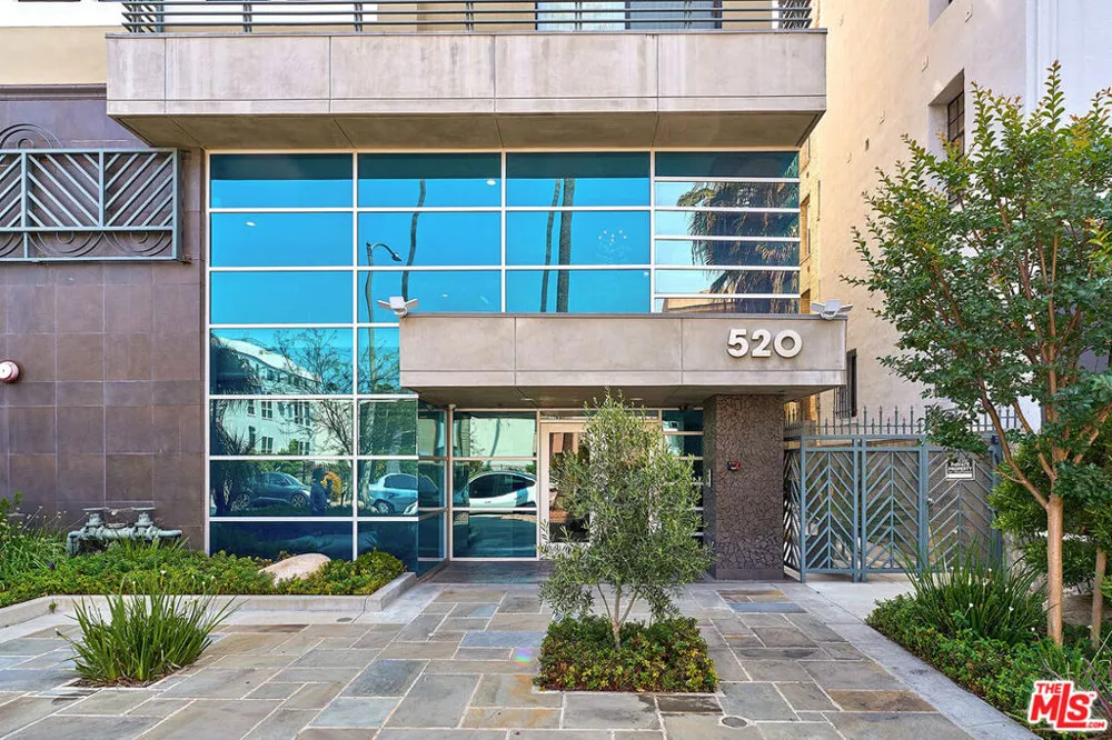 520 S Kingsley Drive #PH3 Los Angeles, CA 90020