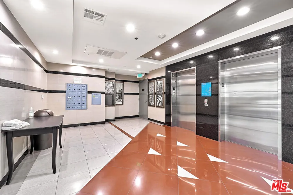 520 S Kingsley Drive #PH3 Los Angeles, CA 90020