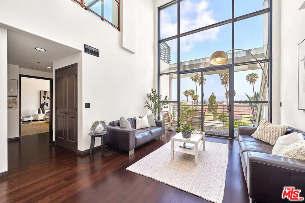 520 S Kingsley Drive #PH3 Los Angeles, CA 90020