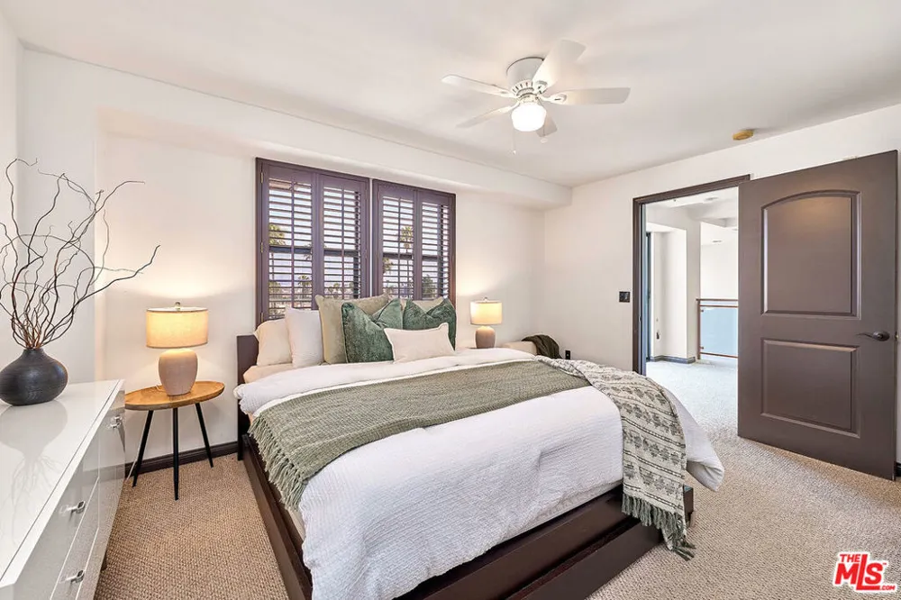 520 S Kingsley Drive #PH3 Los Angeles, CA 90020
