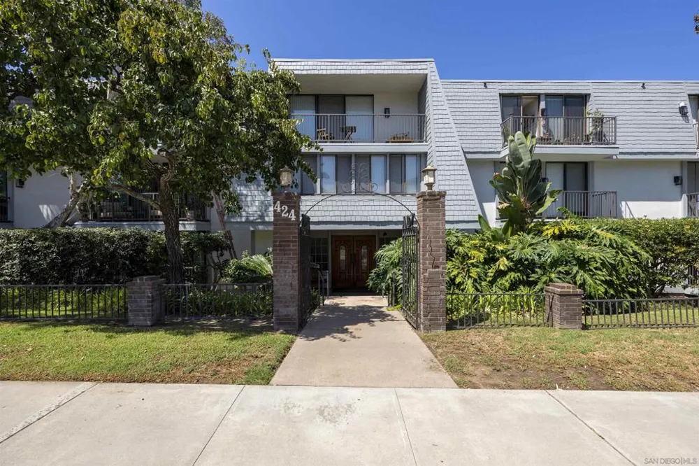 424 Stratford Ct #A25 Del Mar, CA 92014