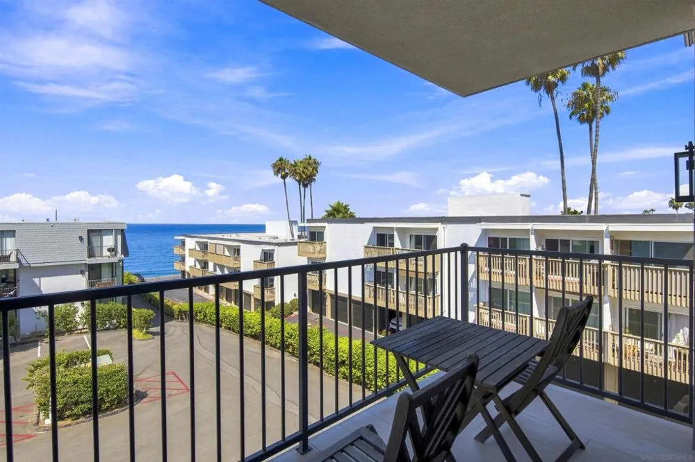 424 Stratford Ct #A25 Del Mar, CA 92014