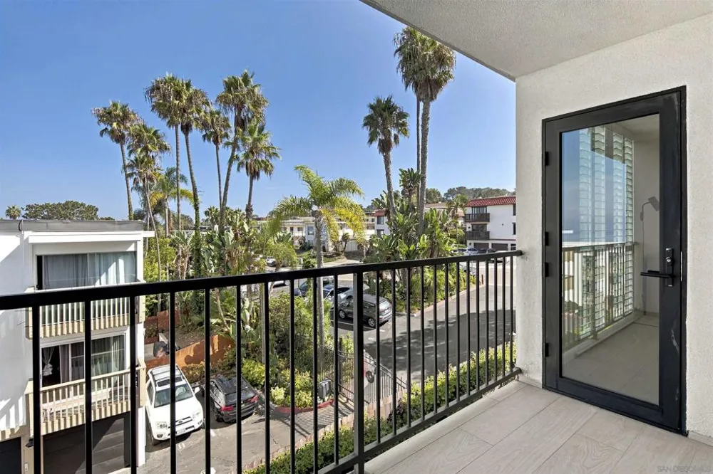 424 Stratford Ct #A25 Del Mar, CA 92014