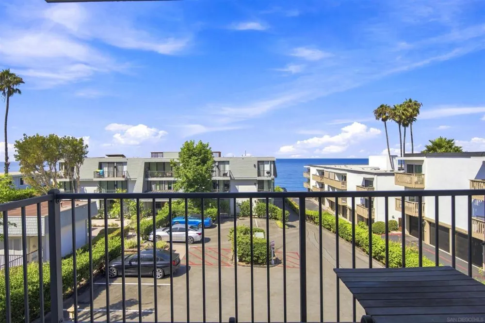 424 Stratford Ct #A25 Del Mar, CA 92014
