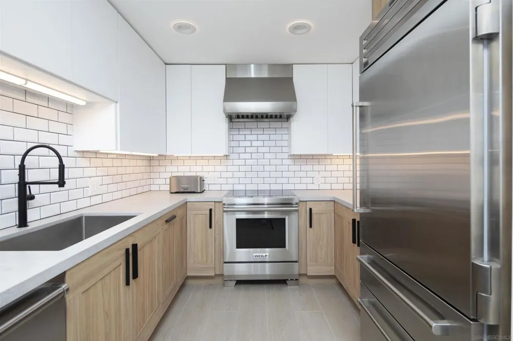 424 Stratford Ct #A25 Del Mar, CA 92014