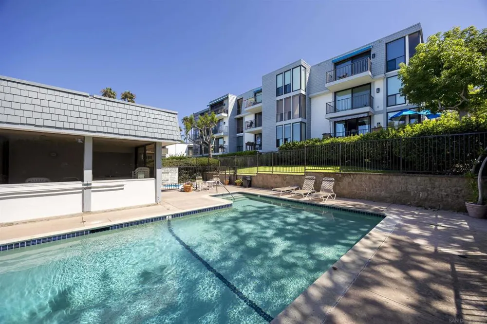 424 Stratford Ct #A25 Del Mar, CA 92014