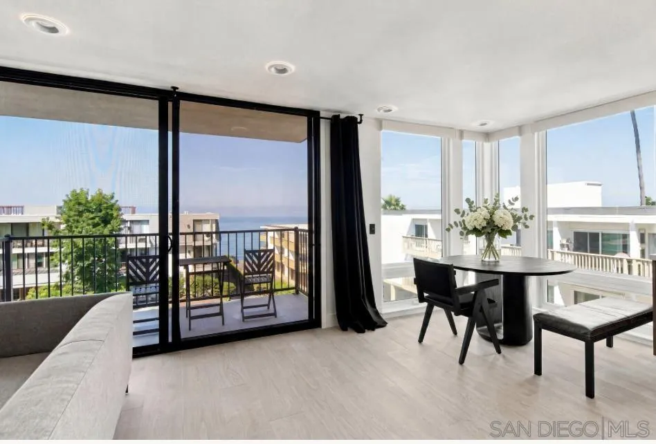 424 Stratford Ct #A25 Del Mar, CA 92014