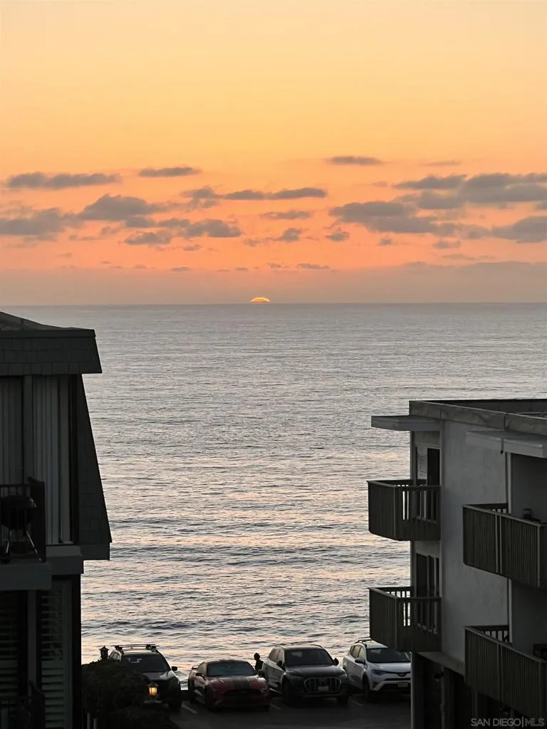 424 Stratford Ct #A25 Del Mar, CA 92014
