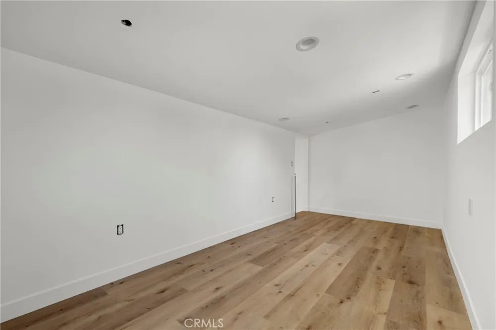 22920 Califa Street #B Woodland Hills, CA 91367