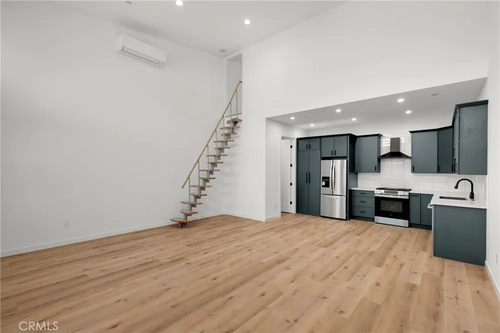22920 Califa Street #B Woodland Hills, CA 91367