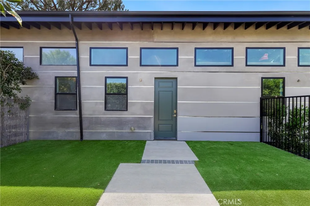 22920 Califa Street #B Woodland Hills, CA 91367