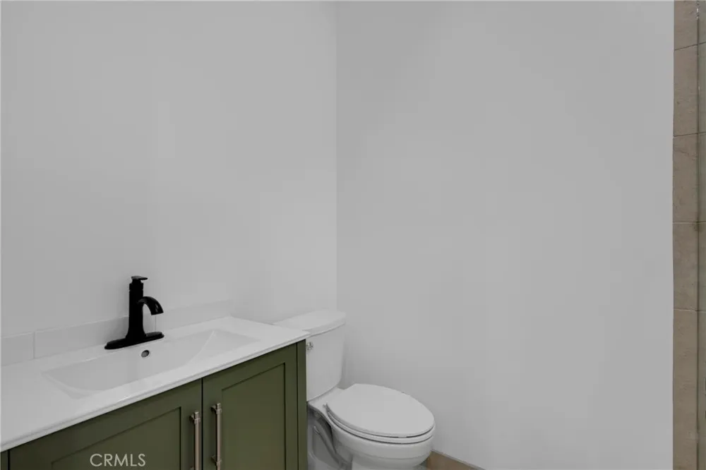 22920 Califa Street #B Woodland Hills, CA 91367