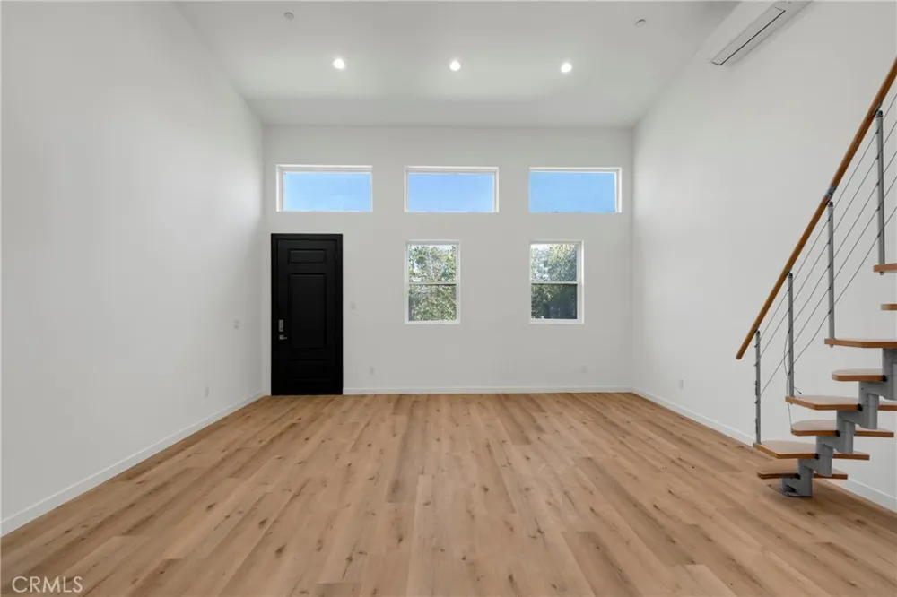 22920 Califa Street #B Woodland Hills, CA 91367