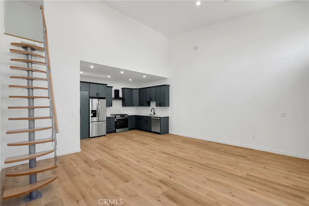 22920 Califa Street #B Woodland Hills, CA 91367