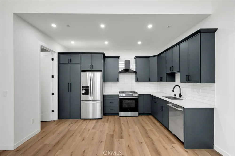 22920 Califa Street #B Woodland Hills, CA 91367