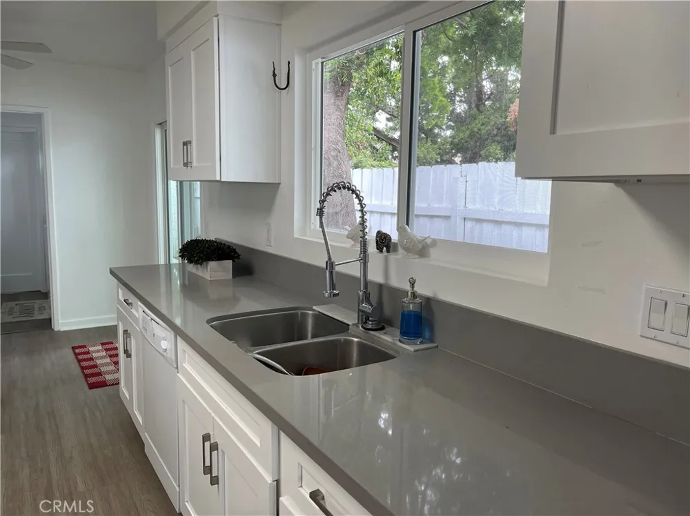 18724 Chase Northridge, CA 91324