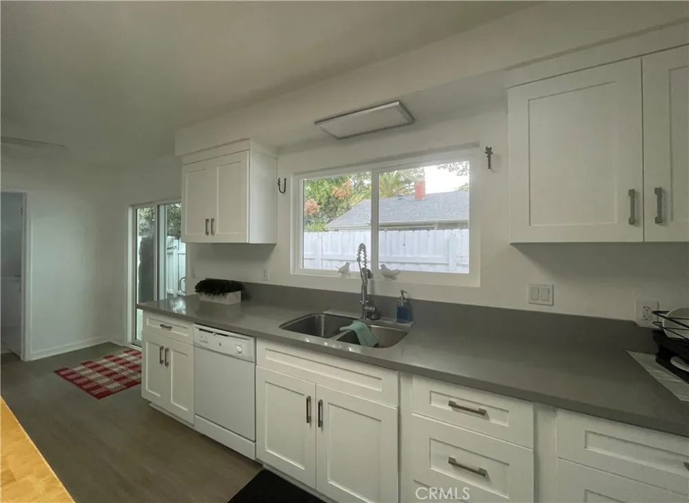 18724 Chase Northridge, CA 91324