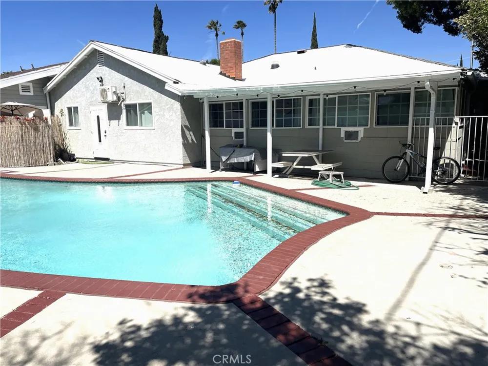 18724 Chase Northridge, CA 91324