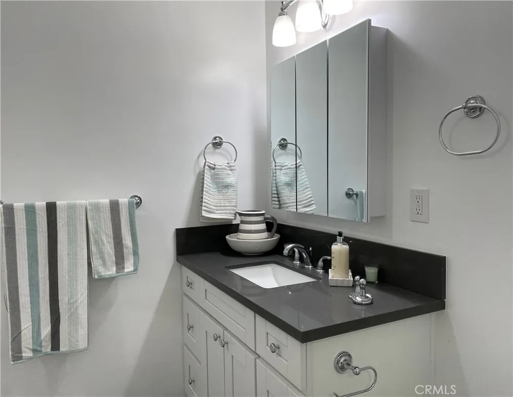 18724 Chase Northridge, CA 91324