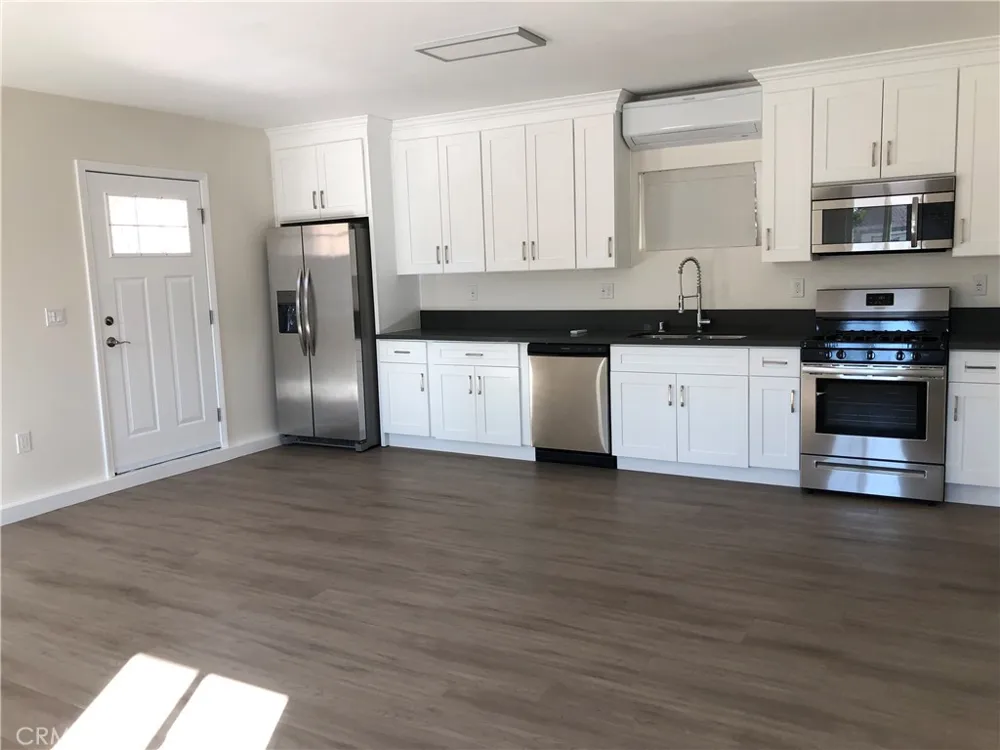 18724 Chase Northridge, CA 91324