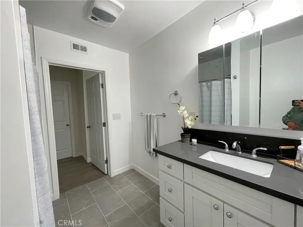 18724 Chase Northridge, CA 91324