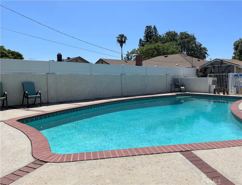 18724 Chase Northridge, CA 91324