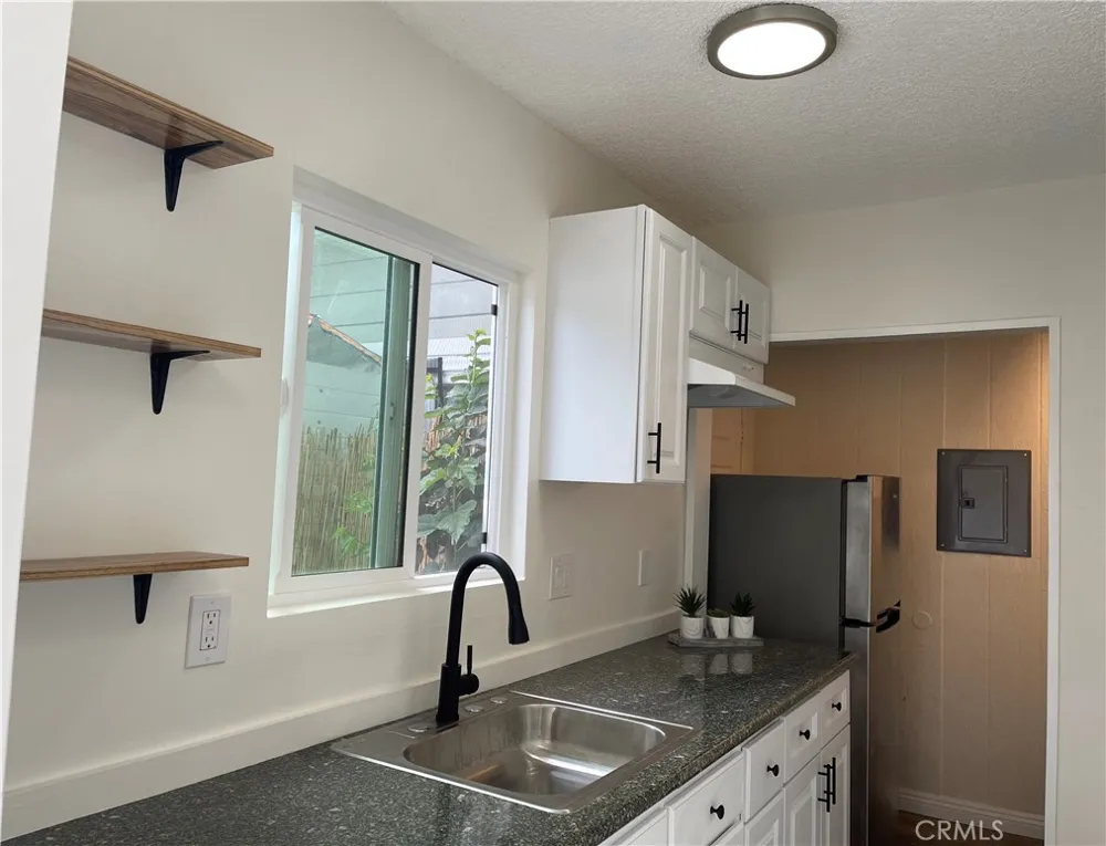 18724 Chase Northridge, CA 91324
