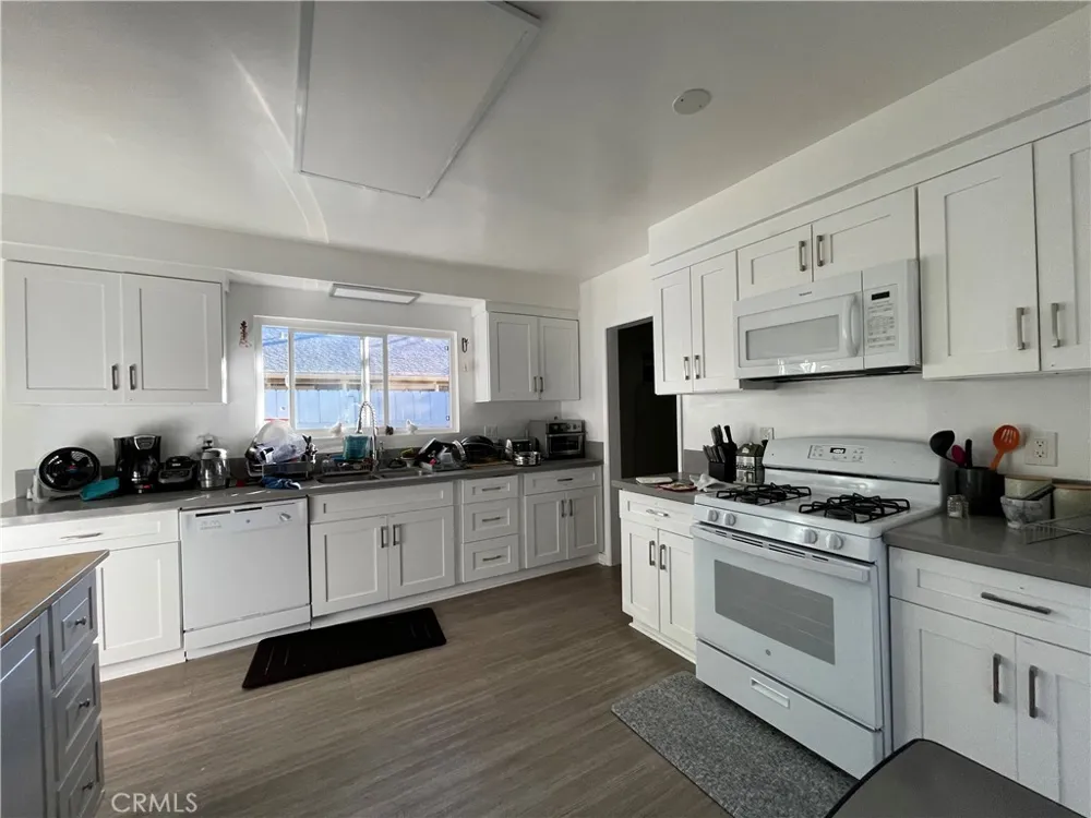 18724 Chase Northridge, CA 91324