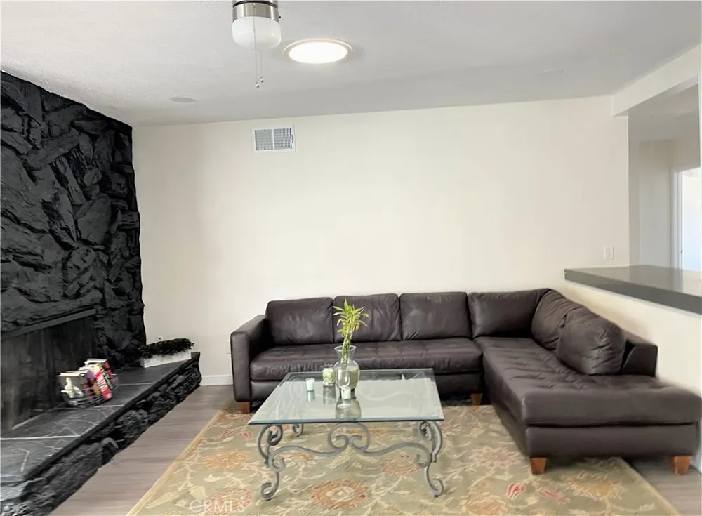 18724 Chase Northridge, CA 91324