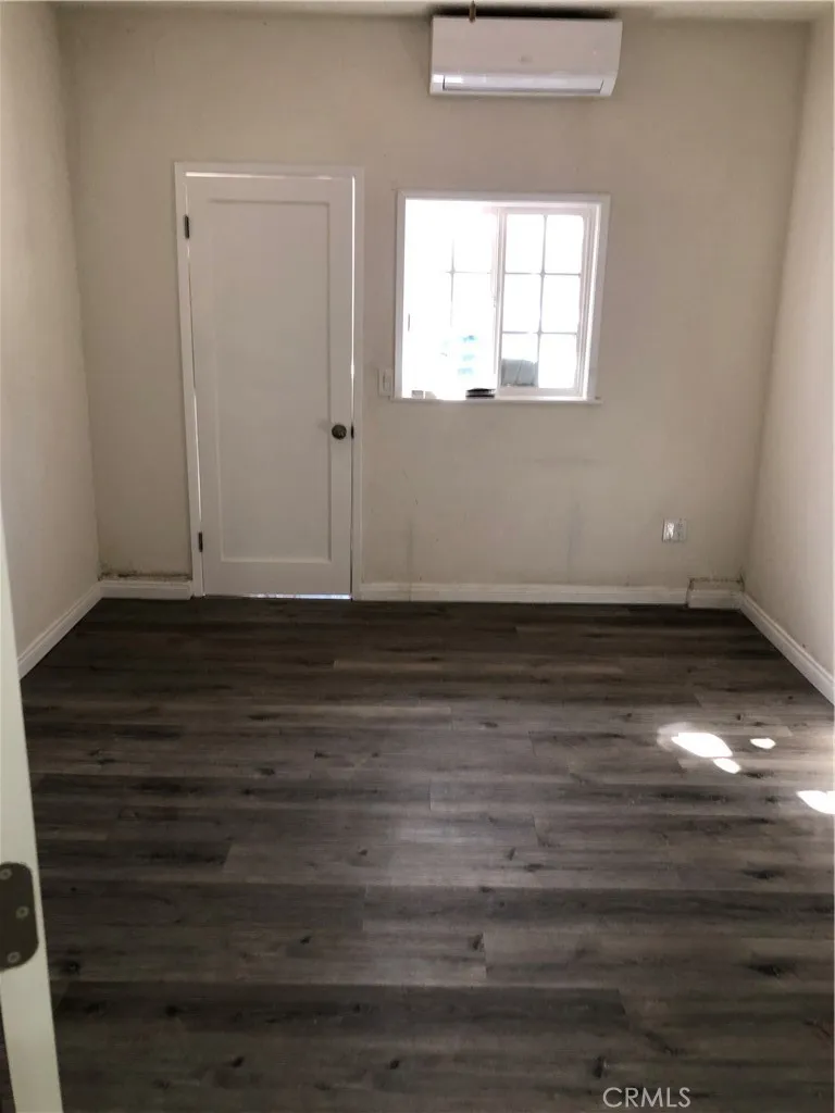 18724 Chase Northridge, CA 91324