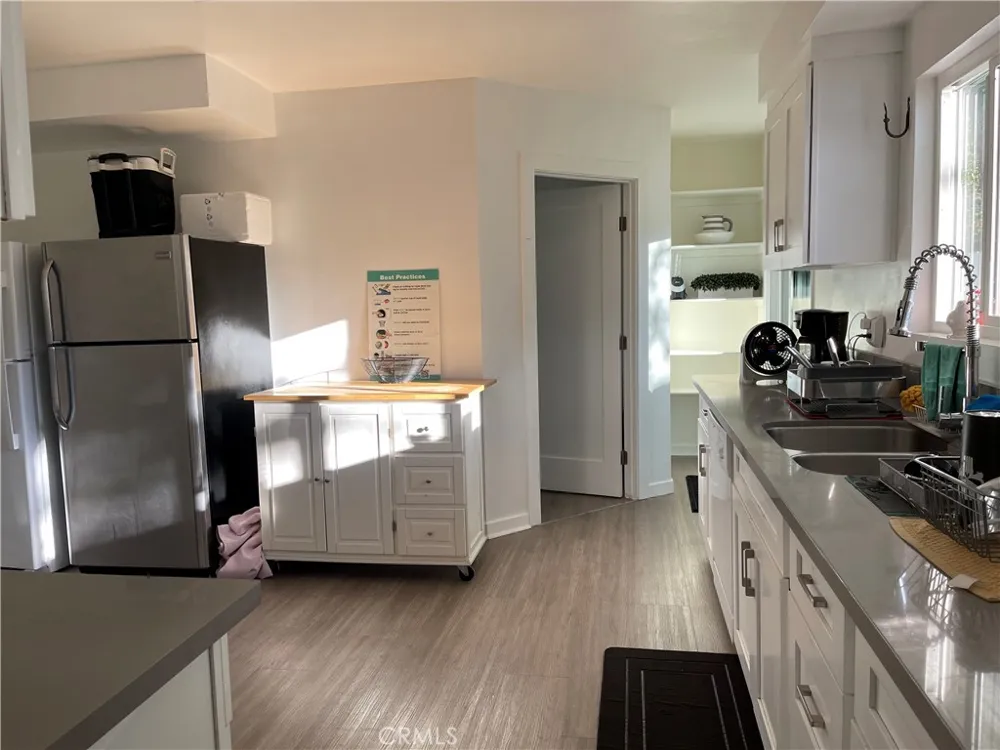 18724 Chase Northridge, CA 91324
