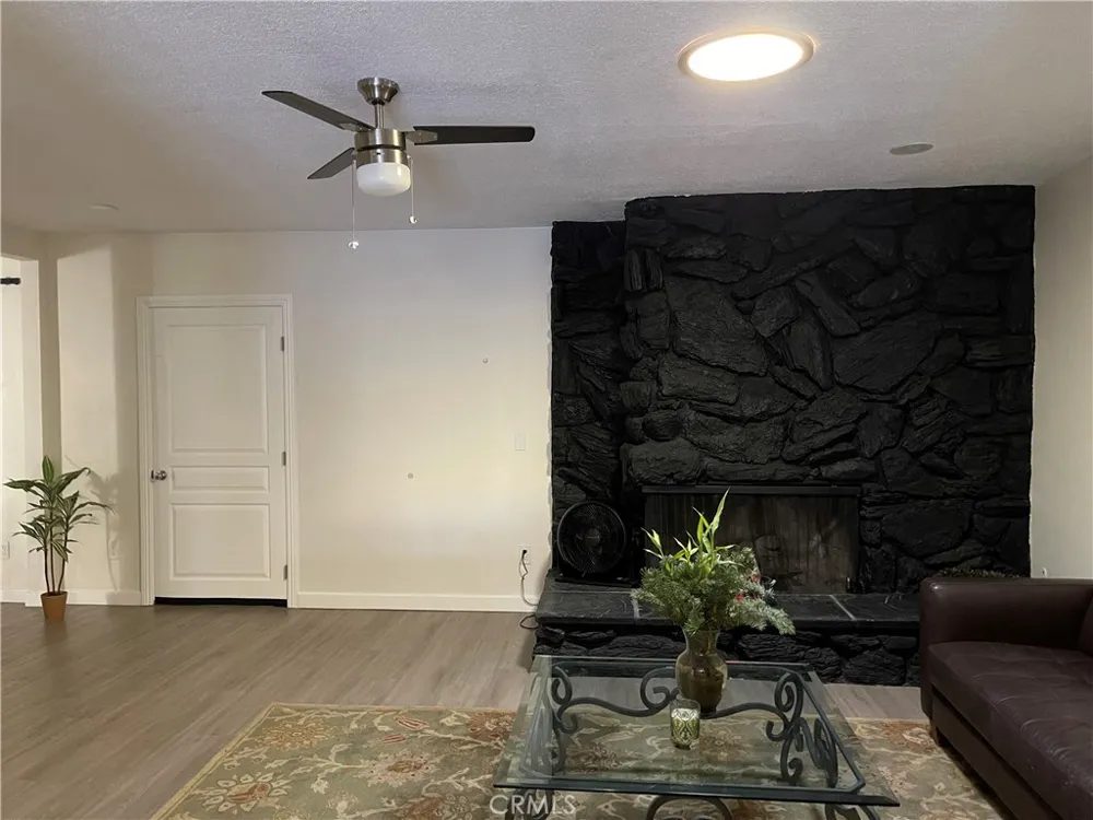 18724 Chase Northridge, CA 91324