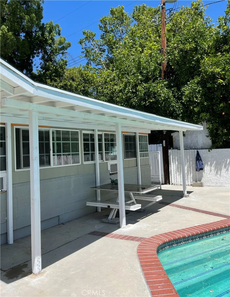 18724 Chase Northridge, CA 91324
