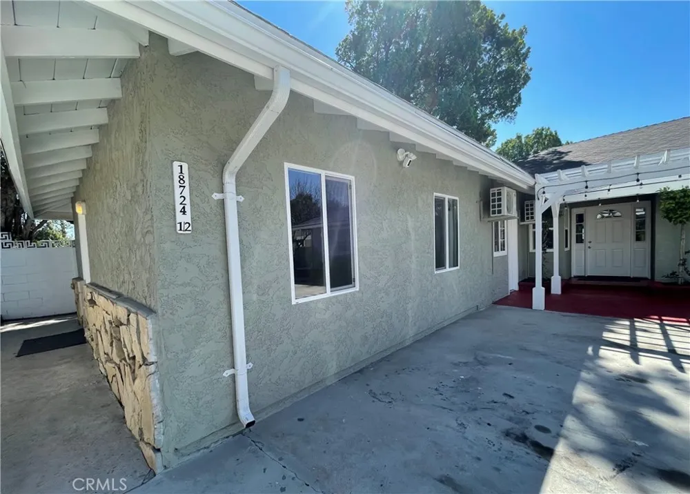 18724 Chase Northridge, CA 91324