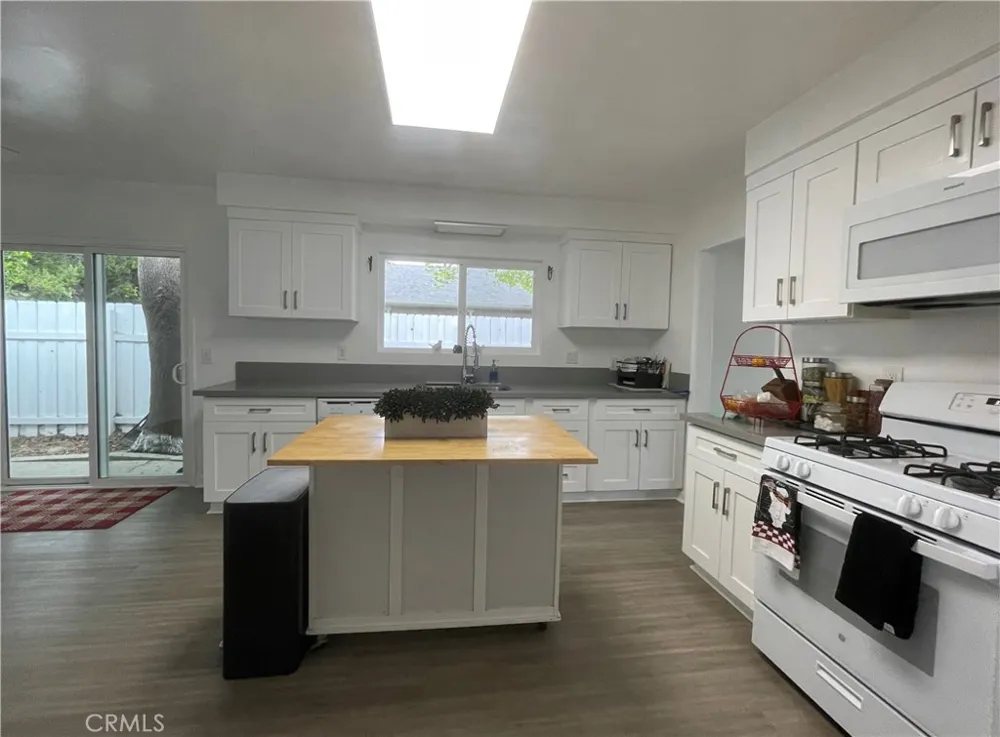 18724 Chase Northridge, CA 91324