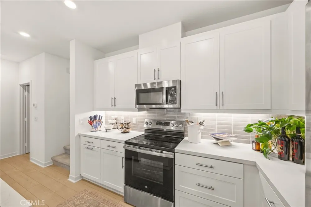12930 Lassen Drive #103 Eastvale, CA 92880