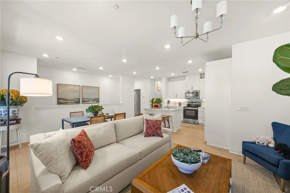 12930 Lassen Drive #103 Eastvale, CA 92880