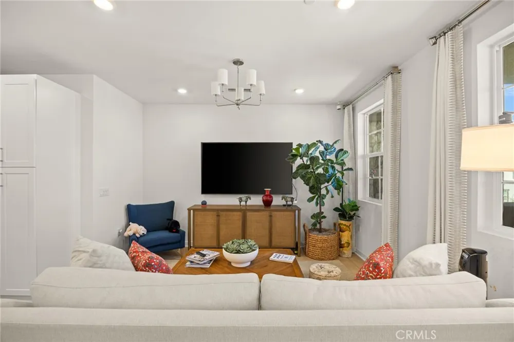 12930 Lassen Drive #103 Eastvale, CA 92880
