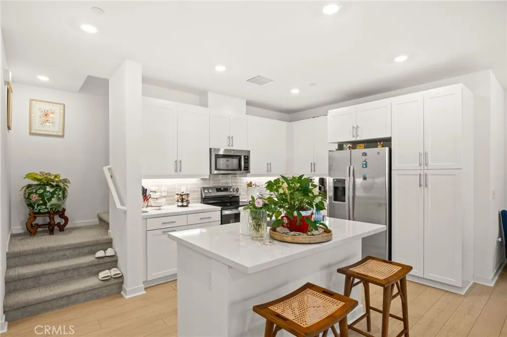 12930 Lassen Drive #103 Eastvale, CA 92880