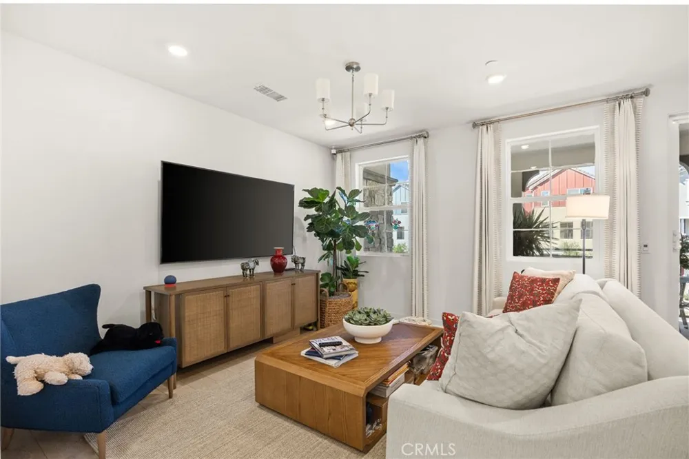 12930 Lassen Drive #103 Eastvale, CA 92880