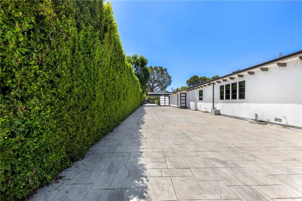 22920 Califa #C Woodland Hills, CA 91367