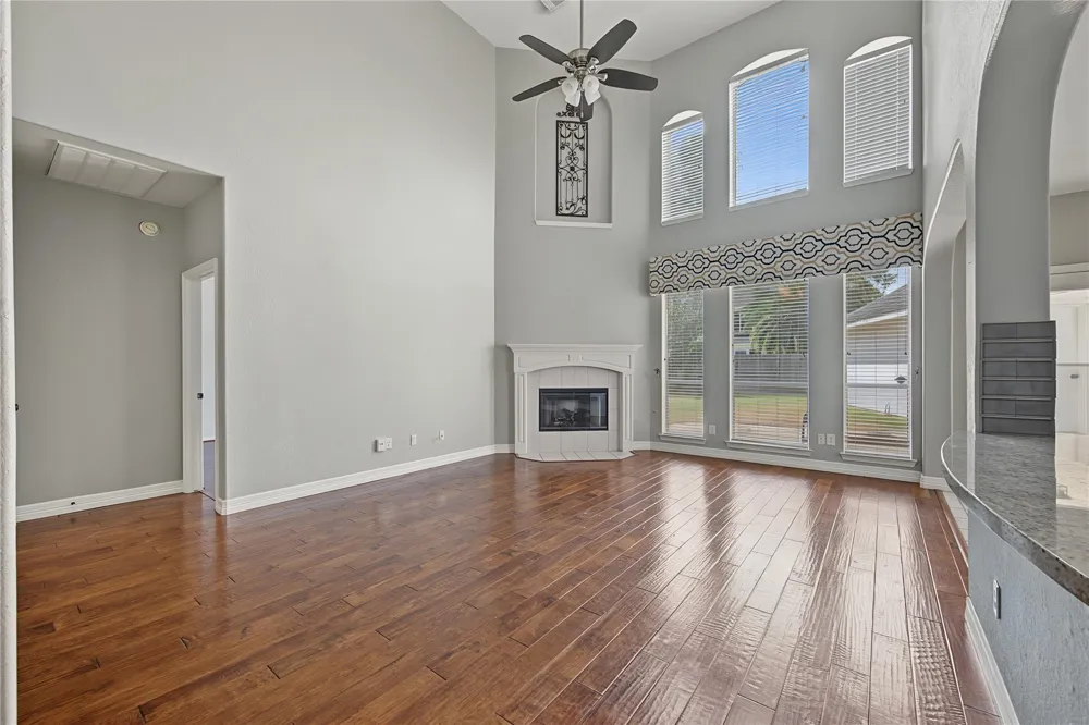 2422 Lansing Circle Pearland, TX 77584