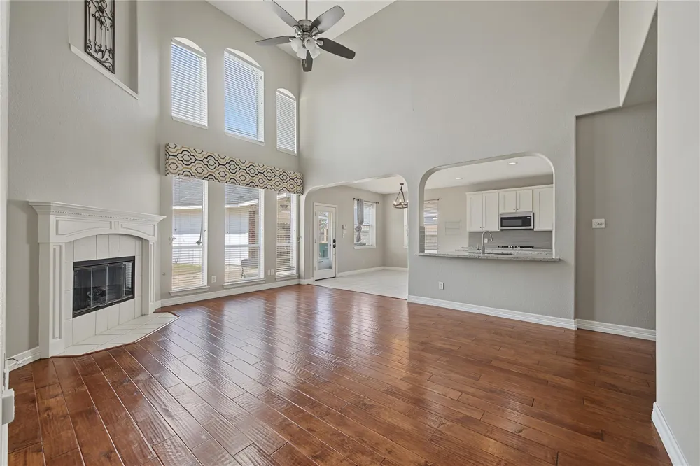 2422 Lansing Circle Pearland, TX 77584