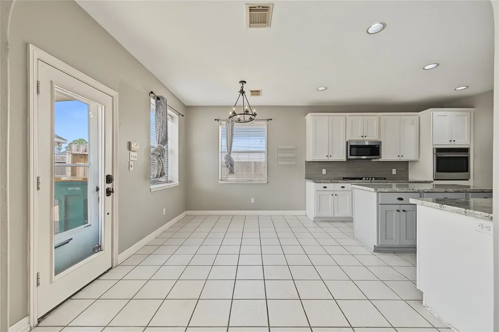 2422 Lansing Circle Pearland, TX 77584