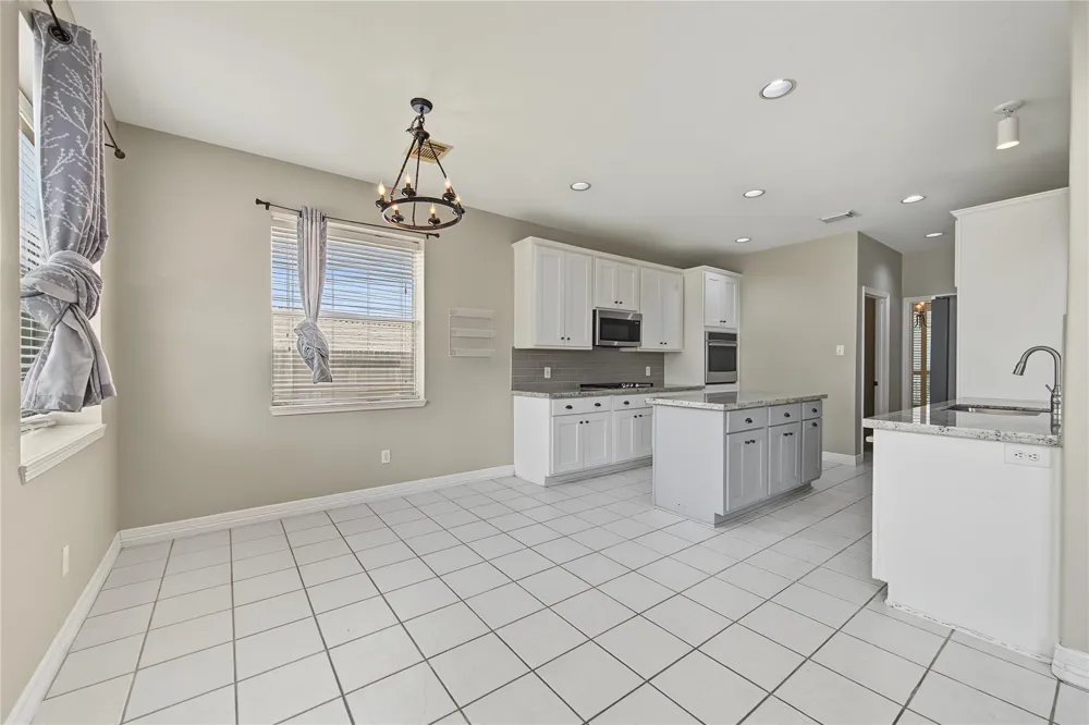 2422 Lansing Circle Pearland, TX 77584
